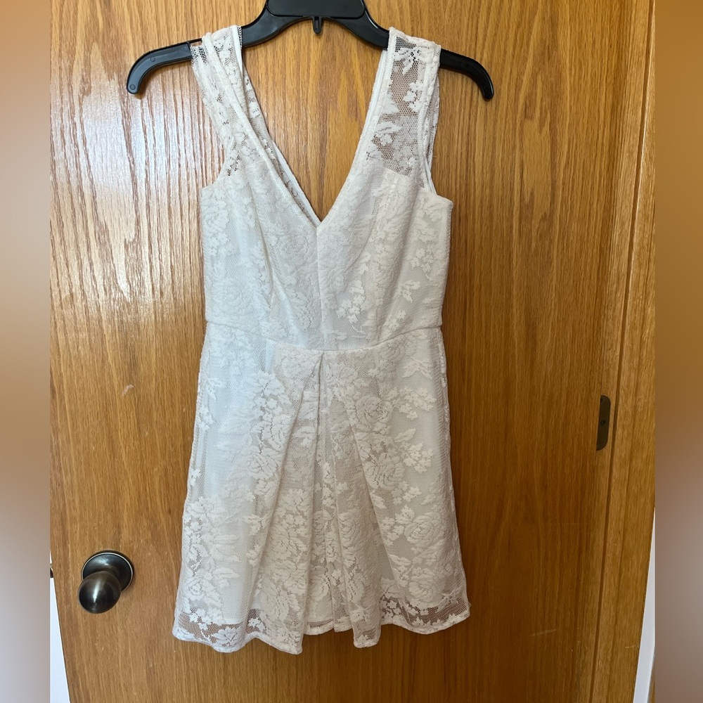 BCBGeneration white floral dress size 0
